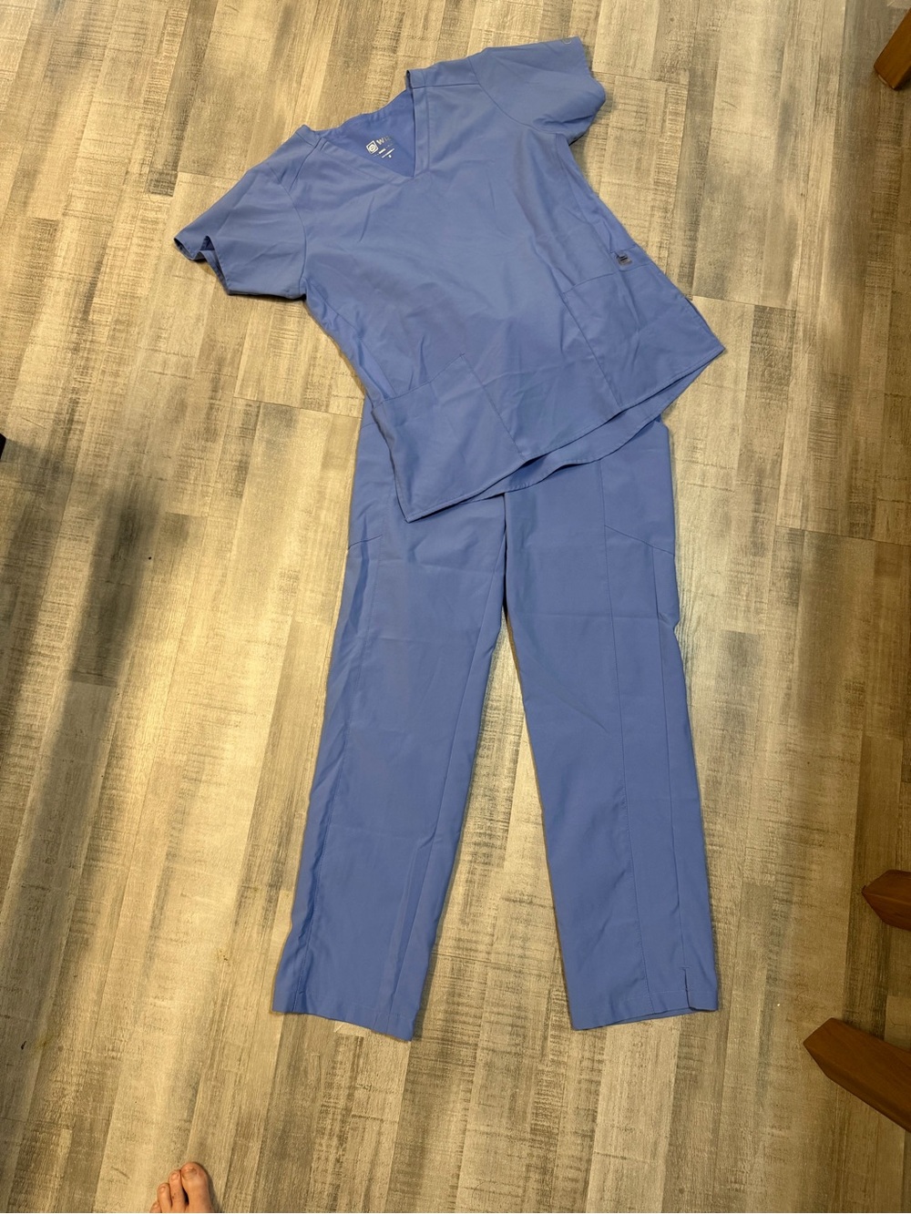 Spread Good Cheer Women’s Scrub Set Size Small Blue V-Neck Top & Pants EUC